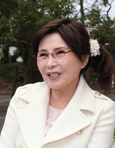 越川　茂子　さん