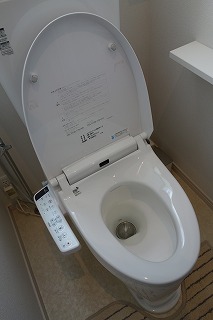 汲み取り式に変わるハイブリッド型トイレ