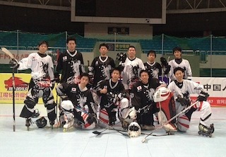 アジア大会に出場した日本代表（宮崎さんは下段左から２人目）